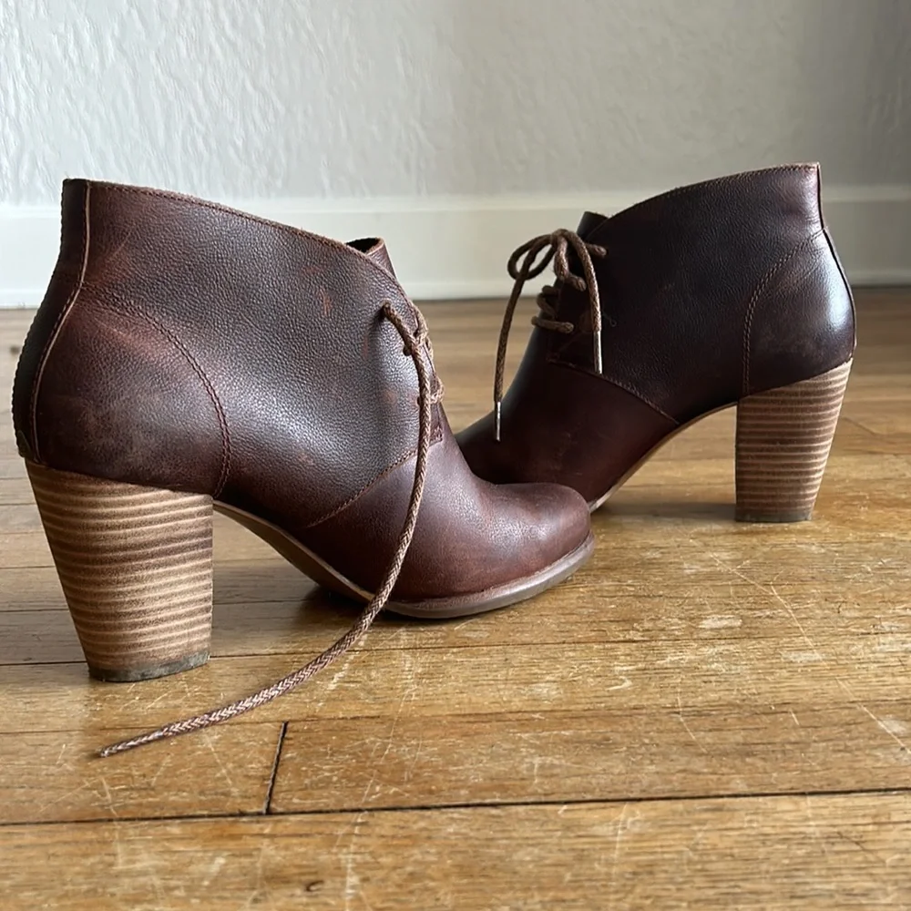 UGG Australia Chestnut Mackie Smooth Leather Boot women's size 9 - Picture 2 of 9